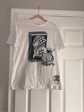 Mitchell & Ness White Tee with Navy Yankees Cereal Graphic